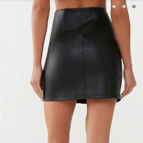 Faux leather mini skirt - Picture 3 of 6